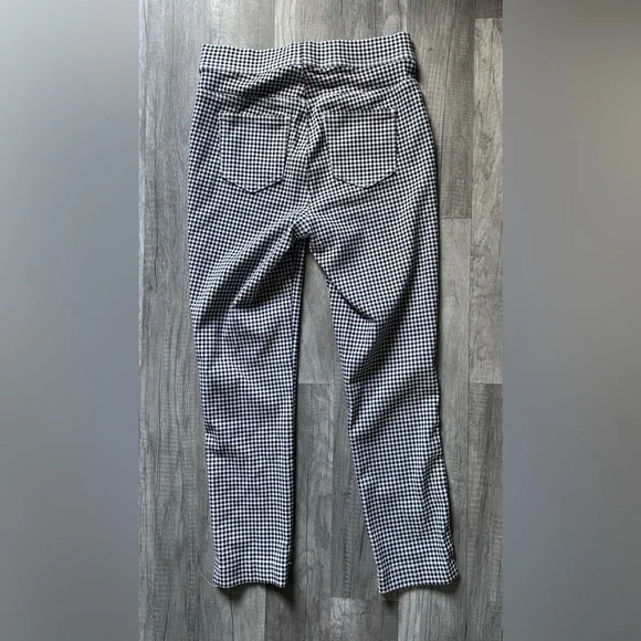 🎆Bundle 5 items for $20 🎆 Classic Black and White Checkered cropped Dress Pants - Picture 6 of 6